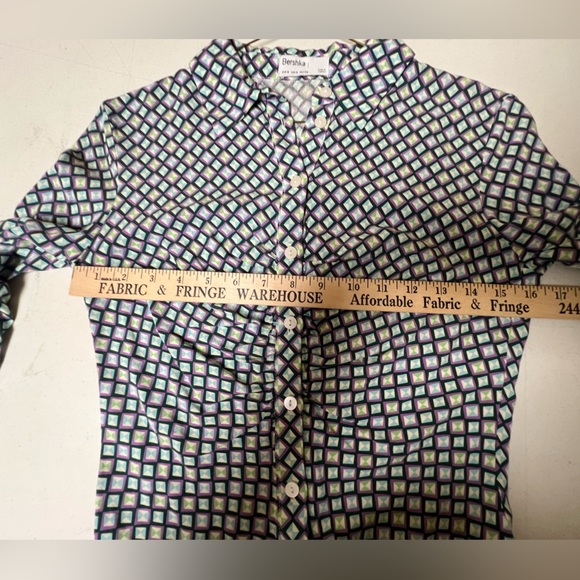 BERSHKA GEOMETRIC PATTERN BUTTON-UP SHIRT. SIZE SMALL PURPLE/DARK GREEN/LT GREEN - Picture 6 of 8